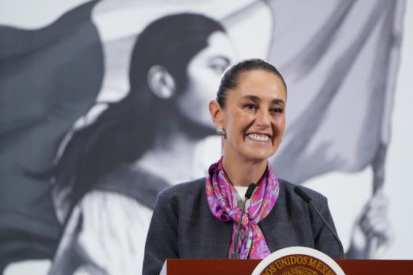 «El poder se ejerce con humildad», afirma la Presidenta tras críticas a Monreal por vacaciones